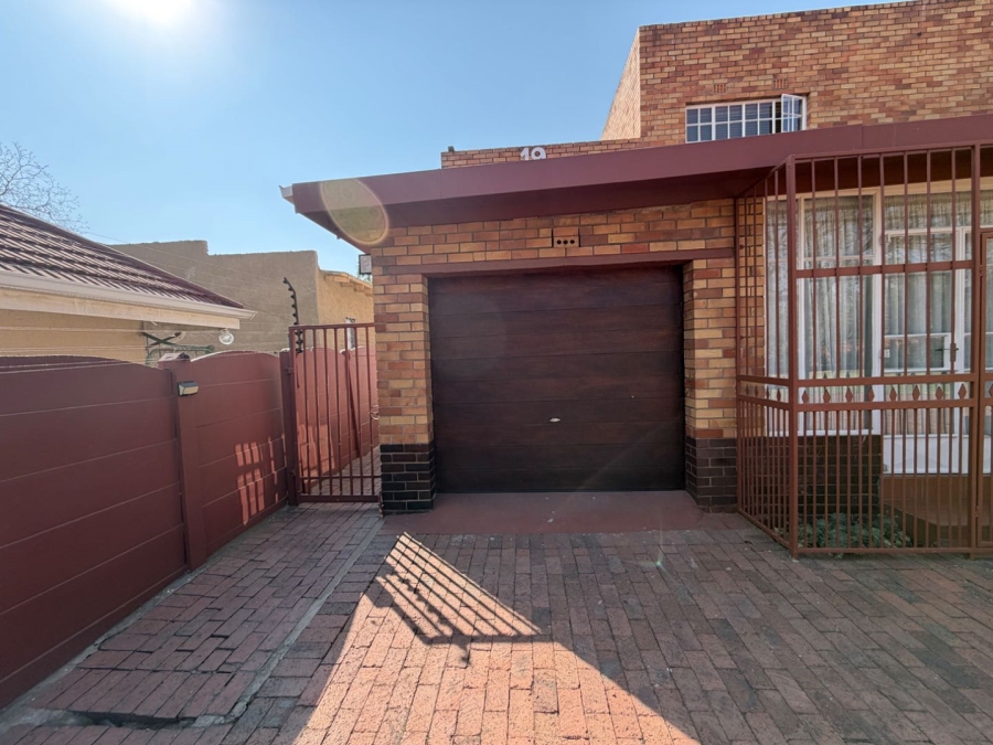 7 Bedroom Property for Sale in Lambton Gauteng