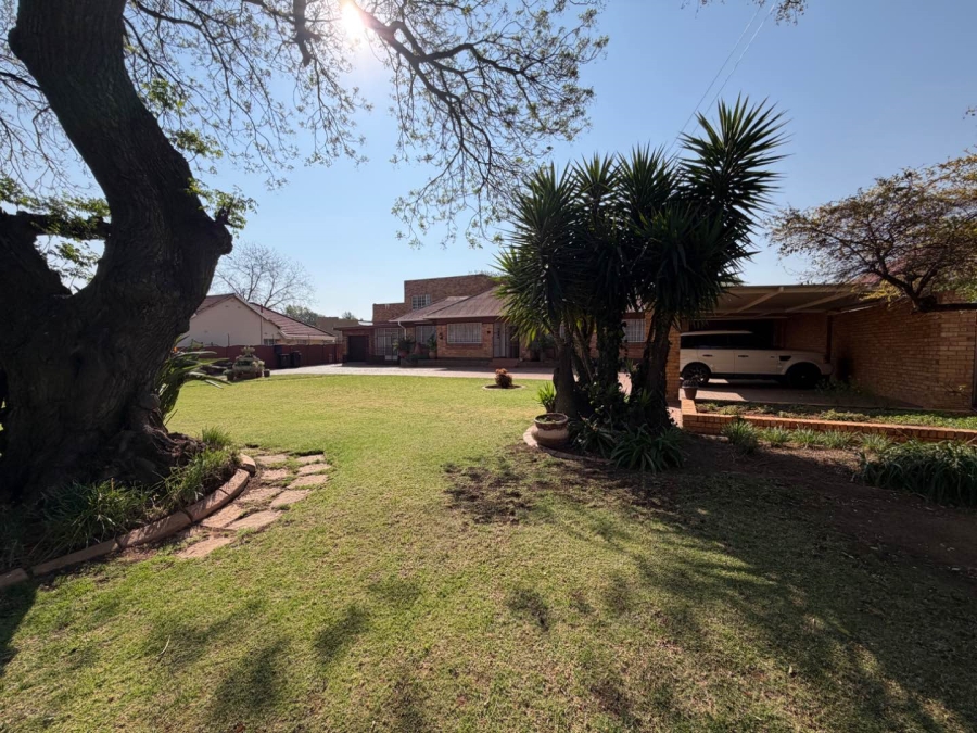 7 Bedroom Property for Sale in Lambton Gauteng