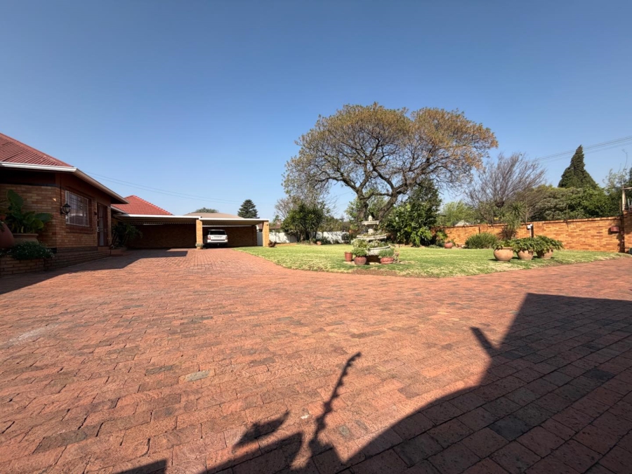 7 Bedroom Property for Sale in Lambton Gauteng