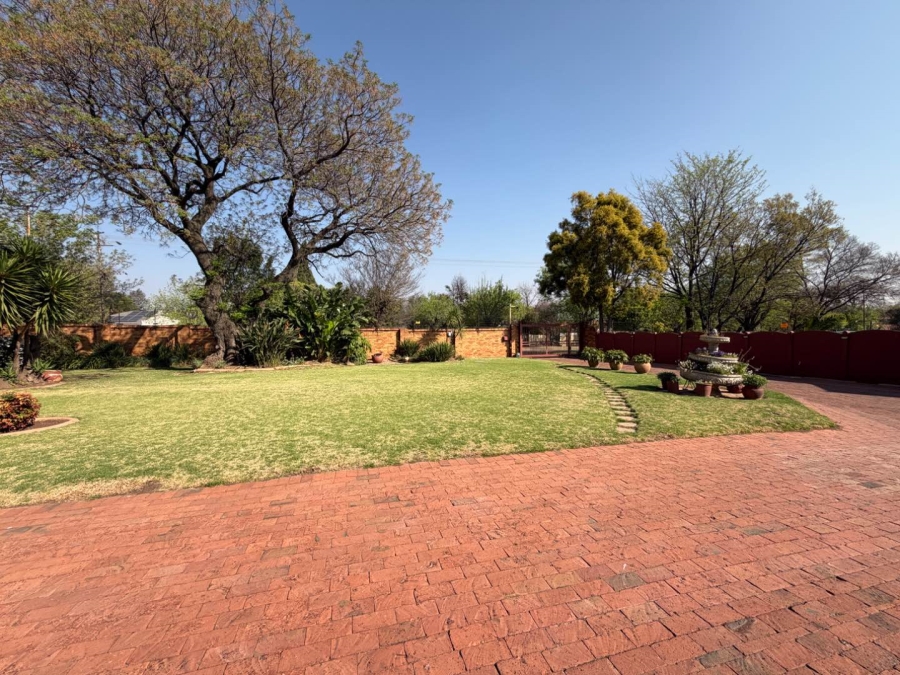 7 Bedroom Property for Sale in Lambton Gauteng