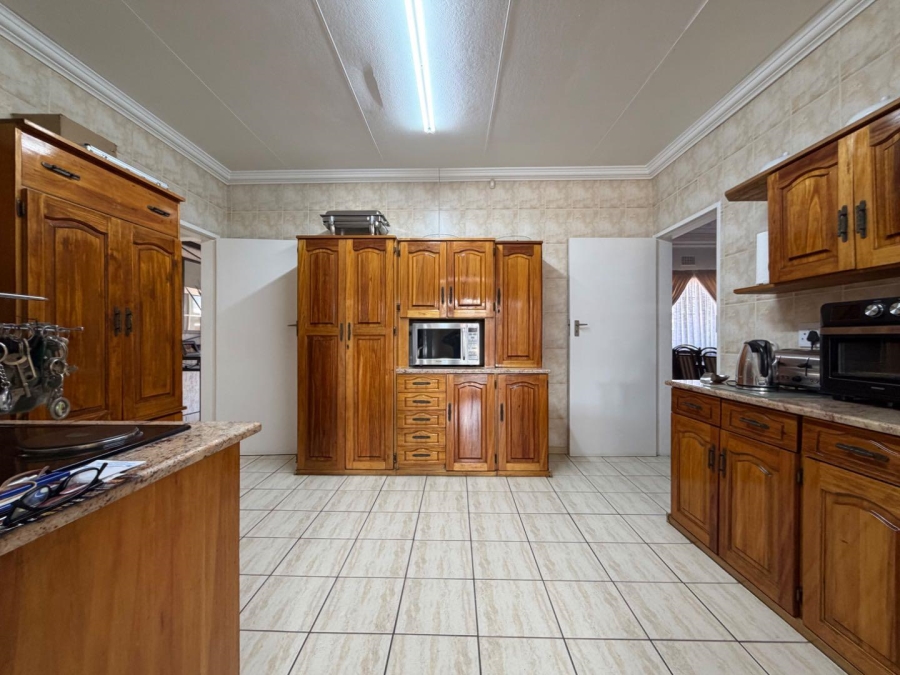 7 Bedroom Property for Sale in Lambton Gauteng