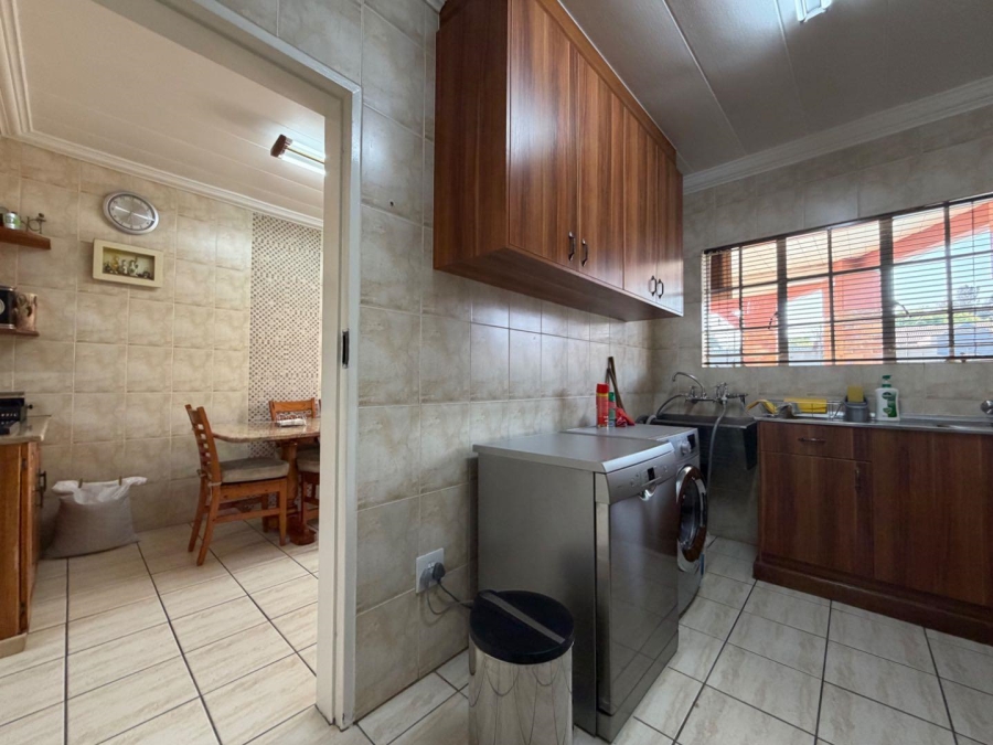 7 Bedroom Property for Sale in Lambton Gauteng