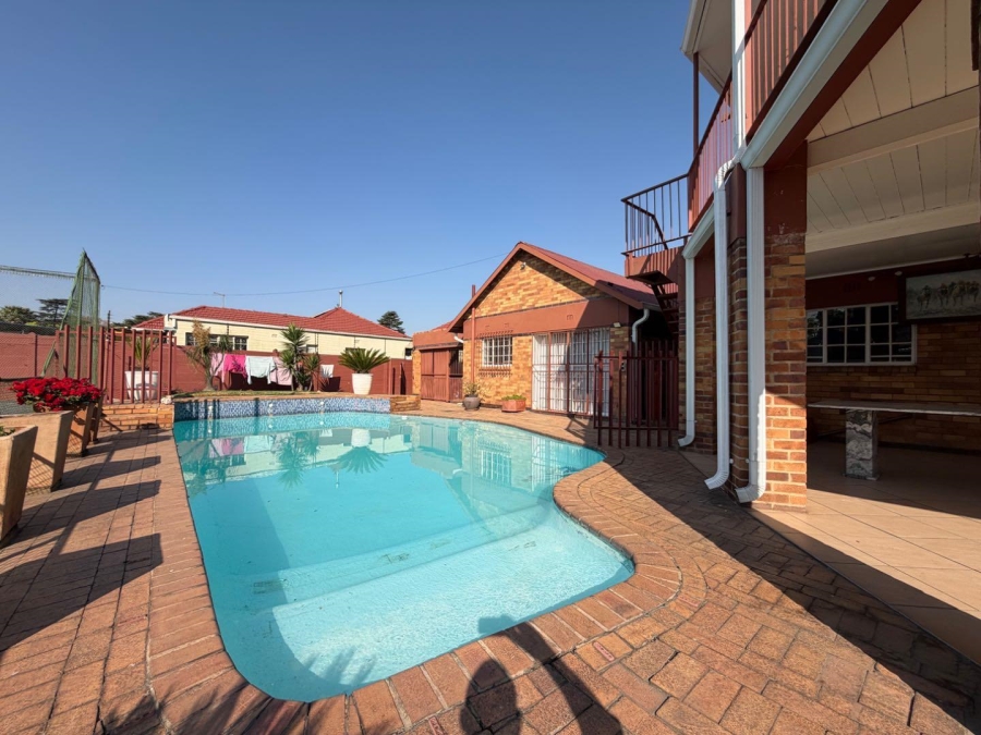 7 Bedroom Property for Sale in Lambton Gauteng
