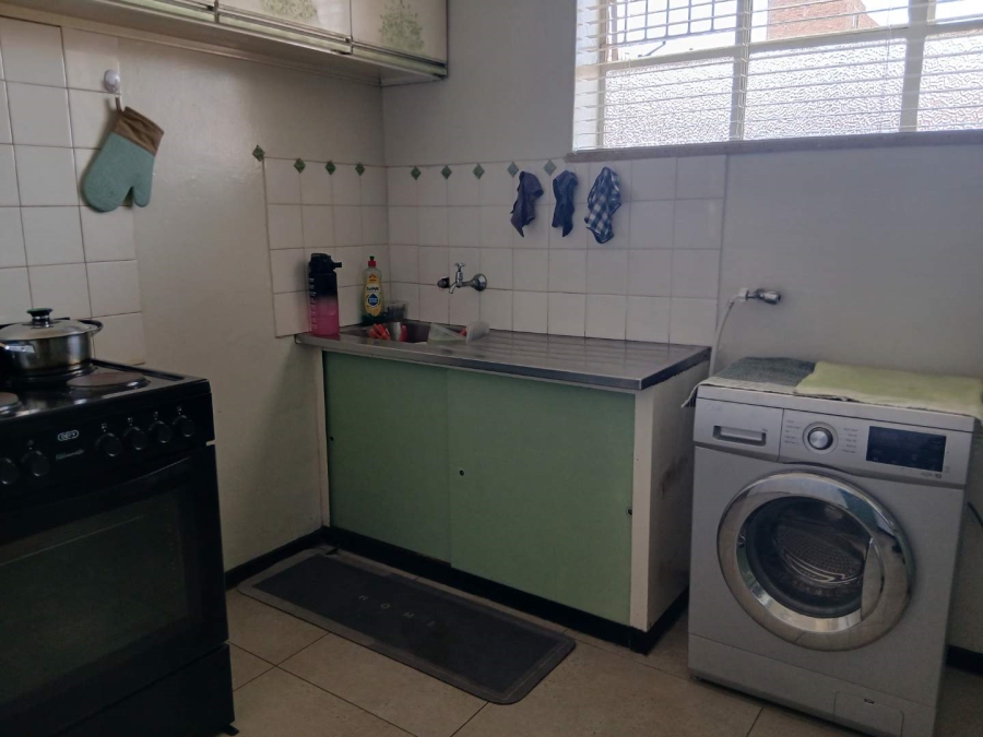 To Let 1 Bedroom Property for Rent in Lambton Gauteng