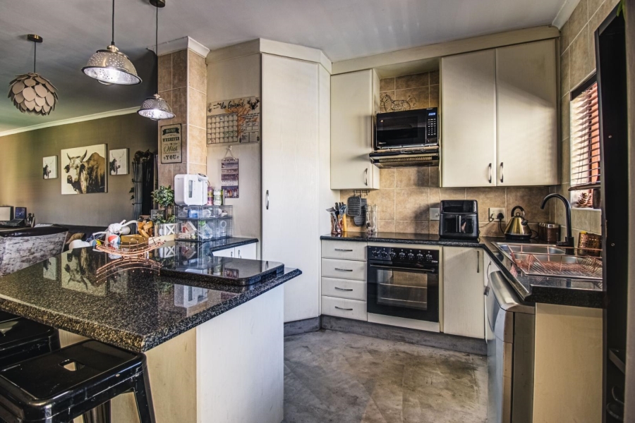 2 Bedroom Property for Sale in Dayanglen Gauteng