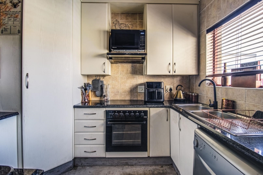 2 Bedroom Property for Sale in Dayanglen Gauteng