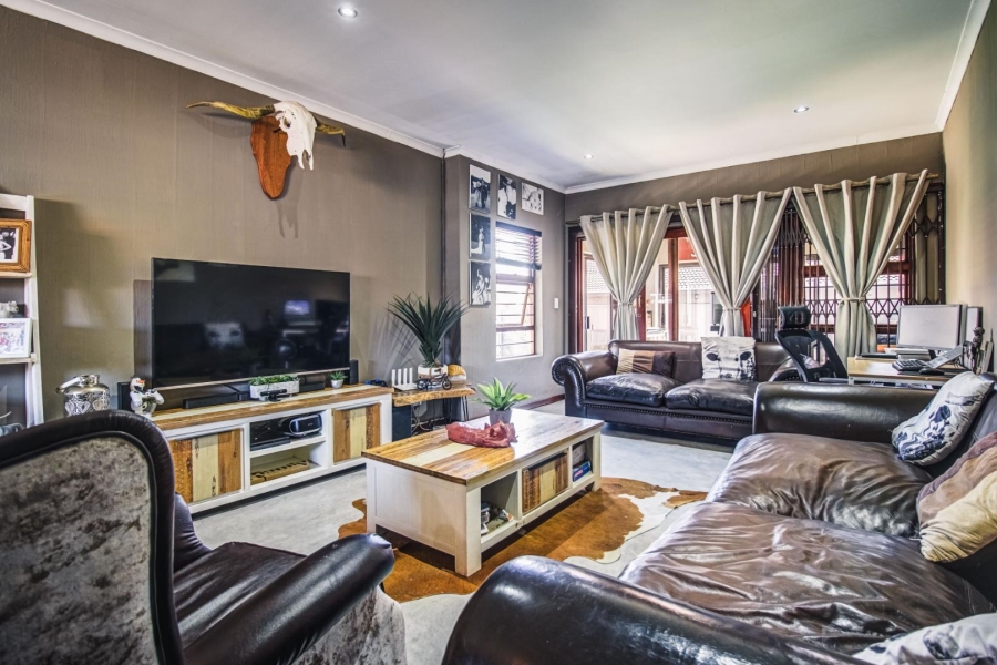 2 Bedroom Property for Sale in Dayanglen Gauteng