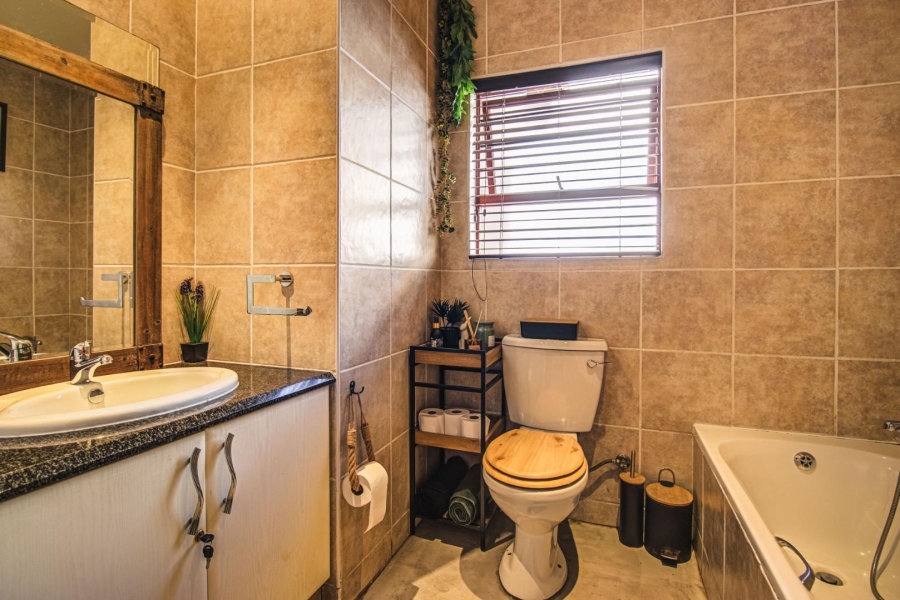 2 Bedroom Property for Sale in Dayanglen Gauteng