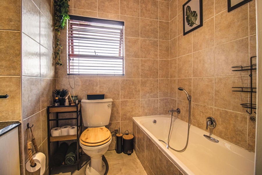 2 Bedroom Property for Sale in Dayanglen Gauteng