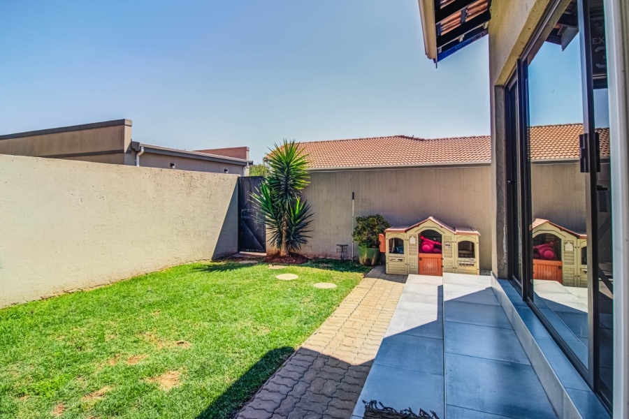 2 Bedroom Property for Sale in Dayanglen Gauteng