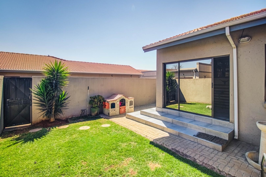 2 Bedroom Property for Sale in Dayanglen Gauteng
