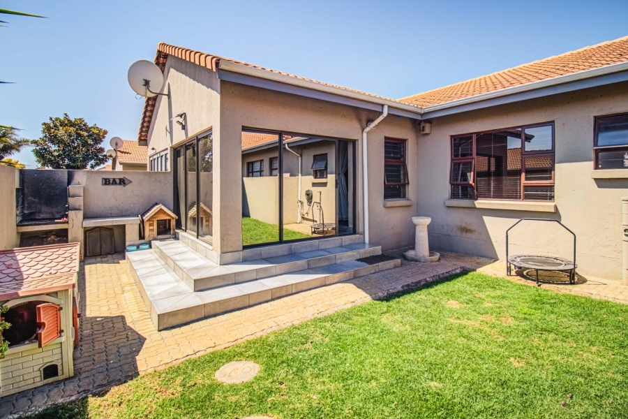 2 Bedroom Property for Sale in Dayanglen Gauteng