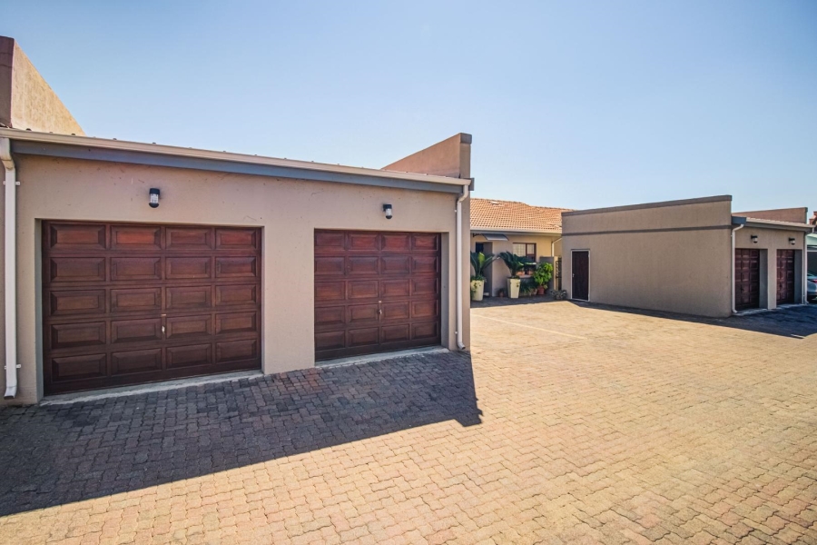 2 Bedroom Property for Sale in Dayanglen Gauteng