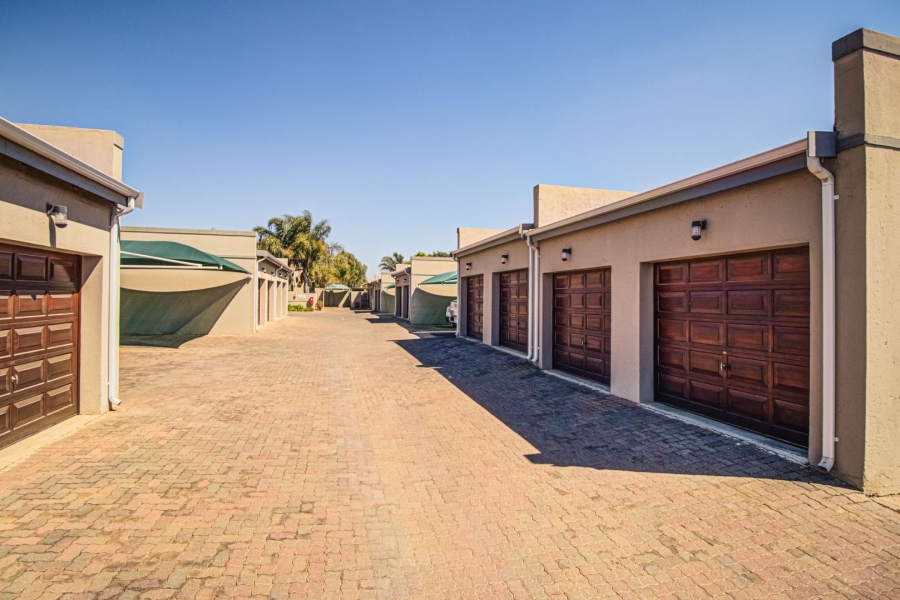 2 Bedroom Property for Sale in Dayanglen Gauteng