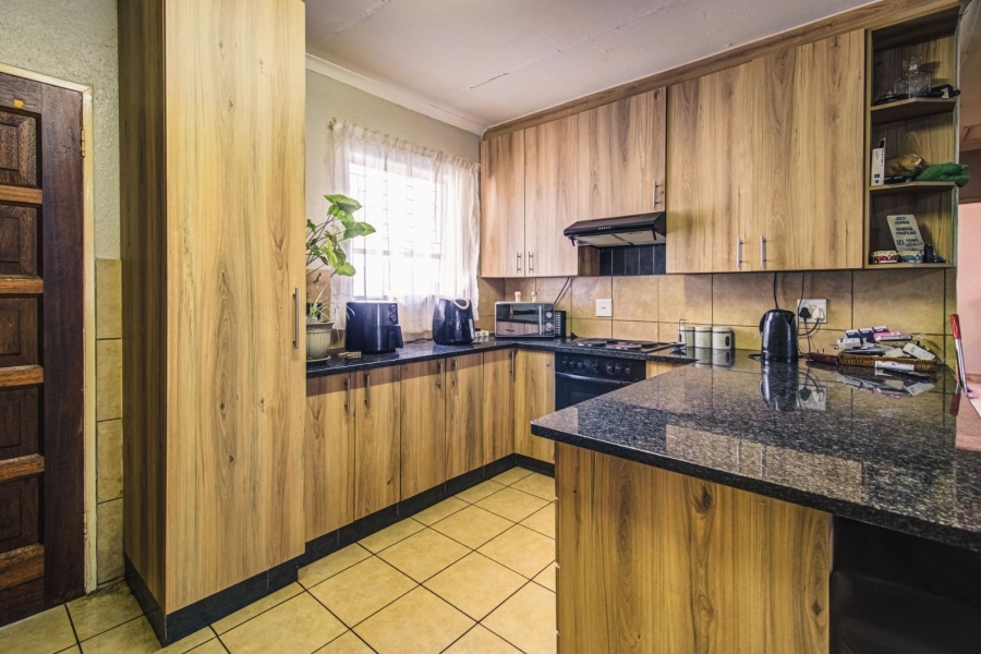 3 Bedroom Property for Sale in Glen Marais Gauteng