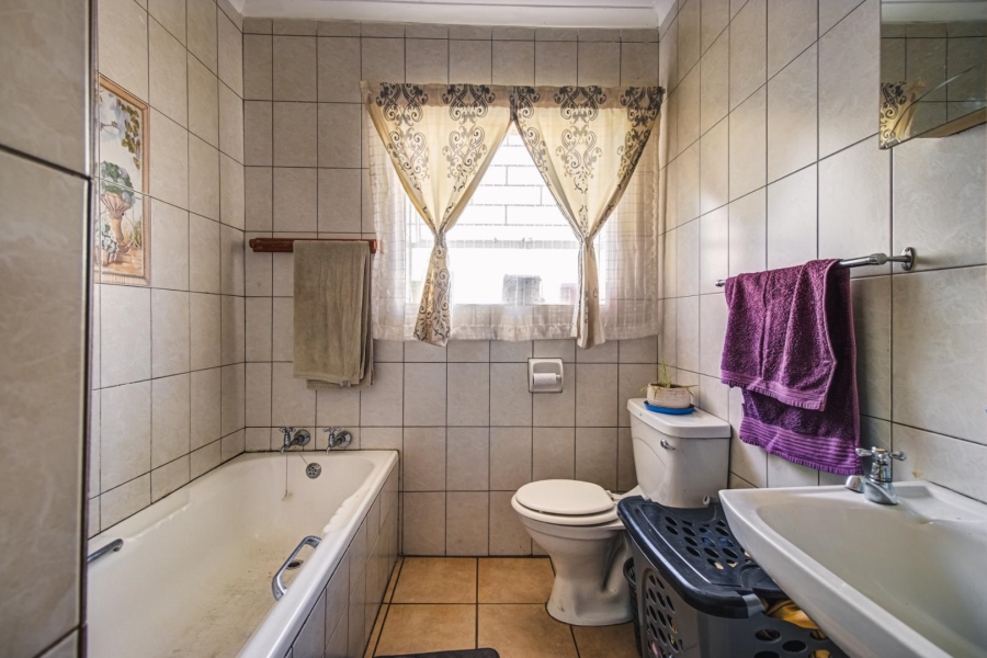 3 Bedroom Property for Sale in Glen Marais Gauteng