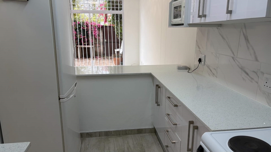 To Let 1 Bedroom Property for Rent in Illovo Gauteng