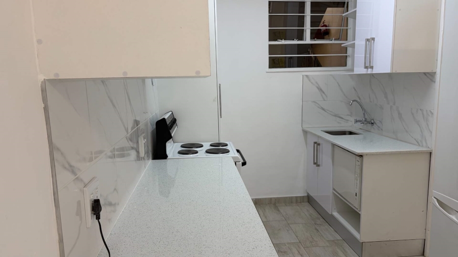 To Let 1 Bedroom Property for Rent in Illovo Gauteng