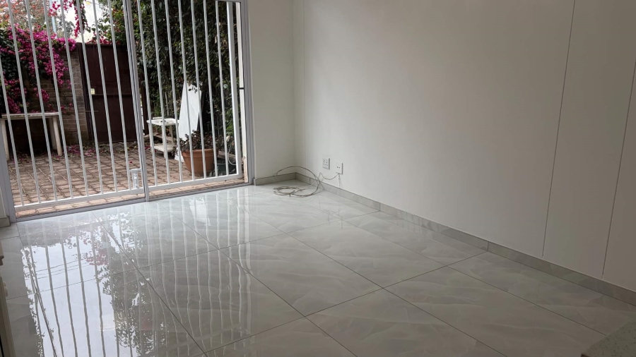 To Let 1 Bedroom Property for Rent in Illovo Gauteng
