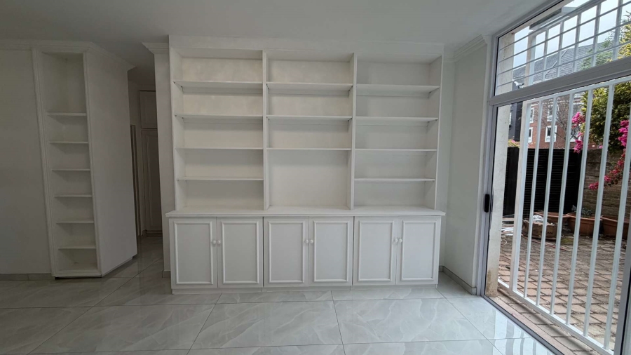 To Let 1 Bedroom Property for Rent in Illovo Gauteng
