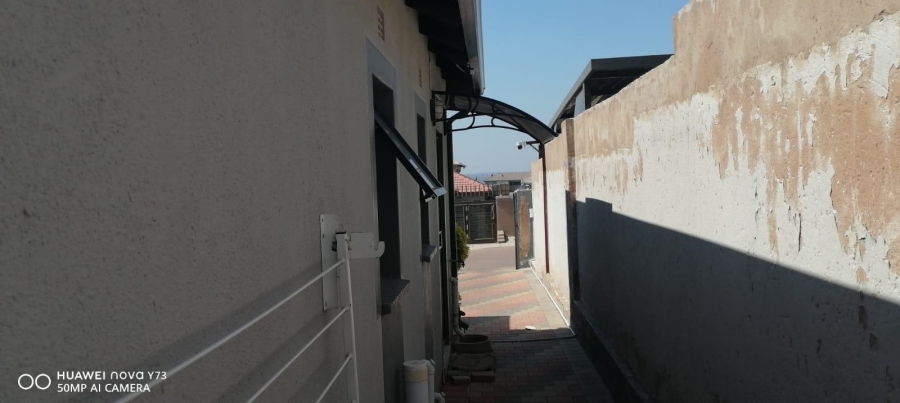3 Bedroom Property for Sale in Clayville Gauteng