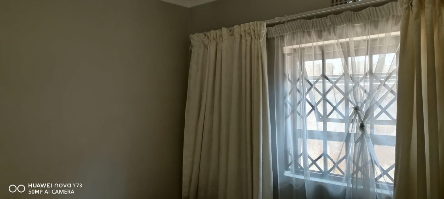 3 Bedroom Property for Sale in Clayville Gauteng