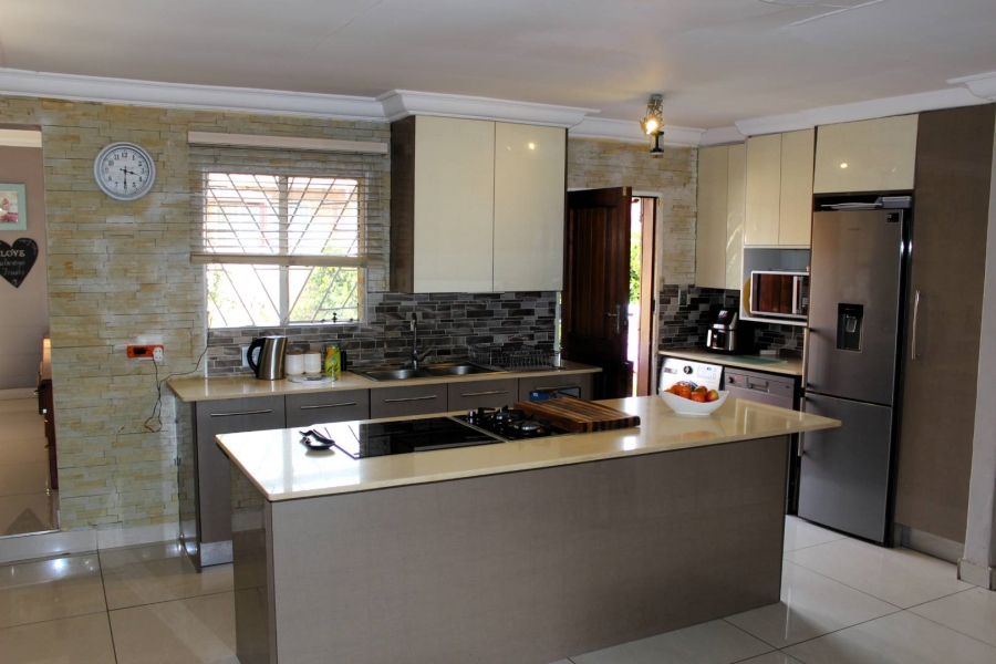 3 Bedroom Property for Sale in Rooihuiskraal North Gauteng