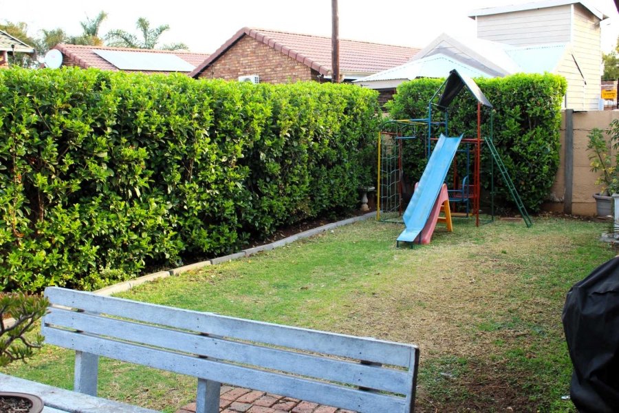 3 Bedroom Property for Sale in Rooihuiskraal North Gauteng