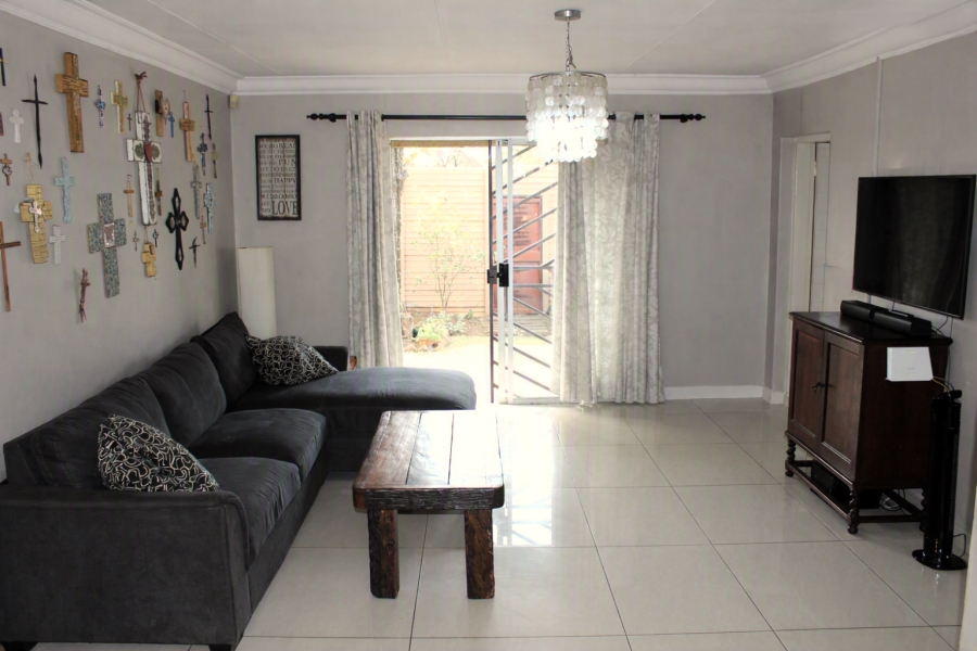 3 Bedroom Property for Sale in Rooihuiskraal North Gauteng