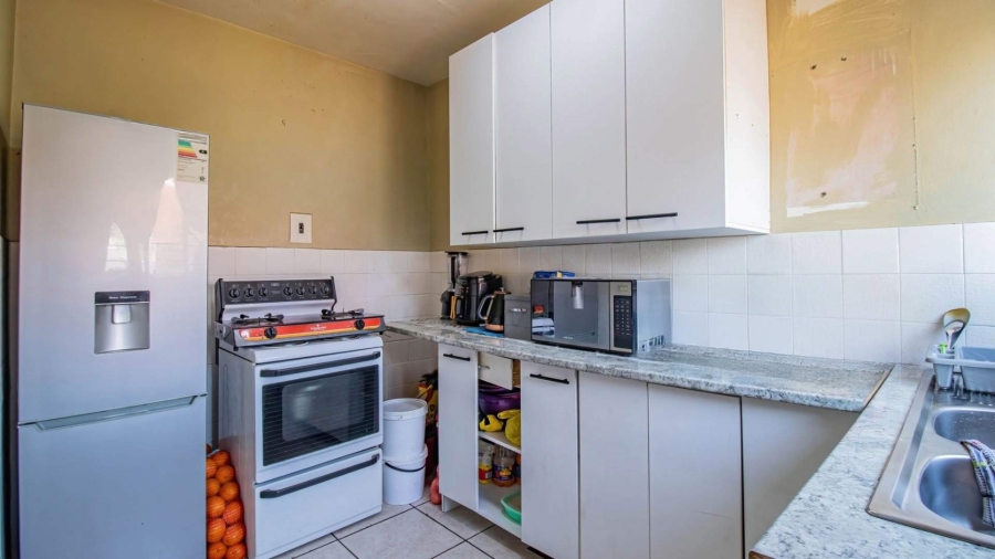 2 Bedroom Property for Sale in Fontainebleau Gauteng