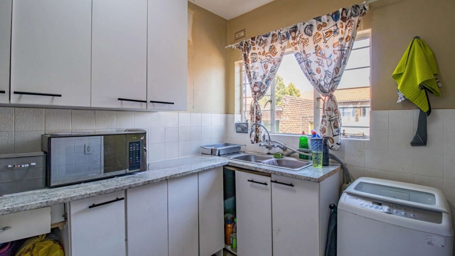 2 Bedroom Property for Sale in Fontainebleau Gauteng