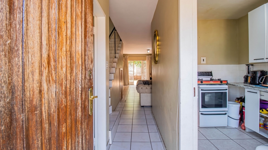 2 Bedroom Property for Sale in Fontainebleau Gauteng