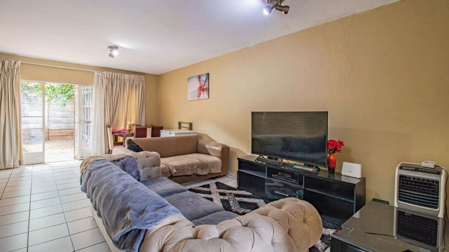 2 Bedroom Property for Sale in Fontainebleau Gauteng