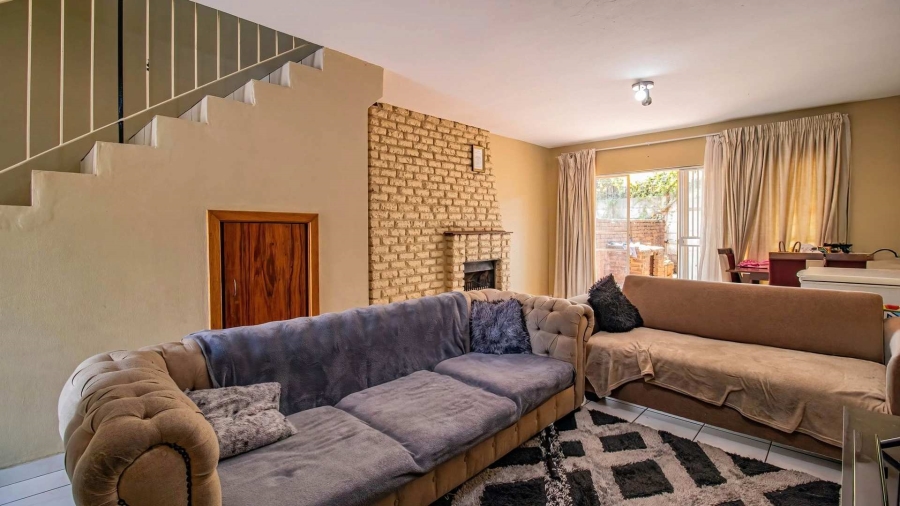 2 Bedroom Property for Sale in Fontainebleau Gauteng