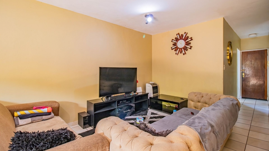 2 Bedroom Property for Sale in Fontainebleau Gauteng