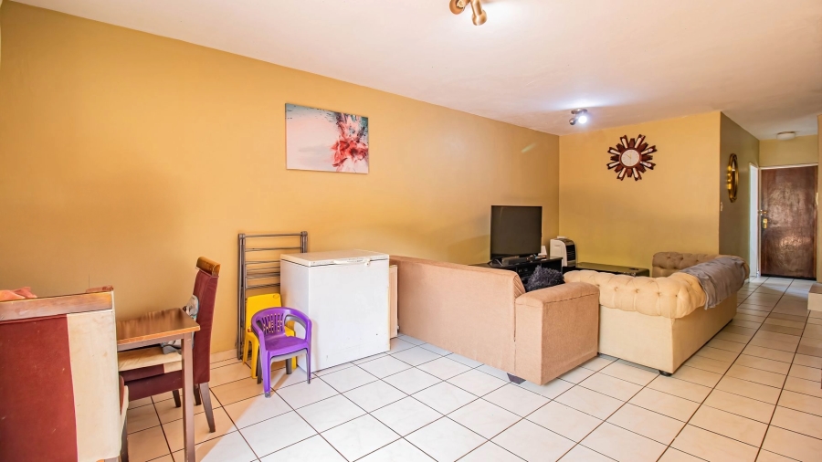 2 Bedroom Property for Sale in Fontainebleau Gauteng