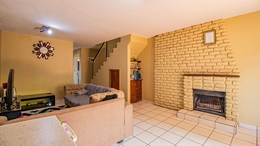 2 Bedroom Property for Sale in Fontainebleau Gauteng