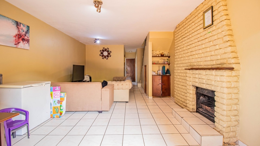 2 Bedroom Property for Sale in Fontainebleau Gauteng