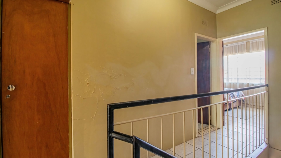 2 Bedroom Property for Sale in Fontainebleau Gauteng