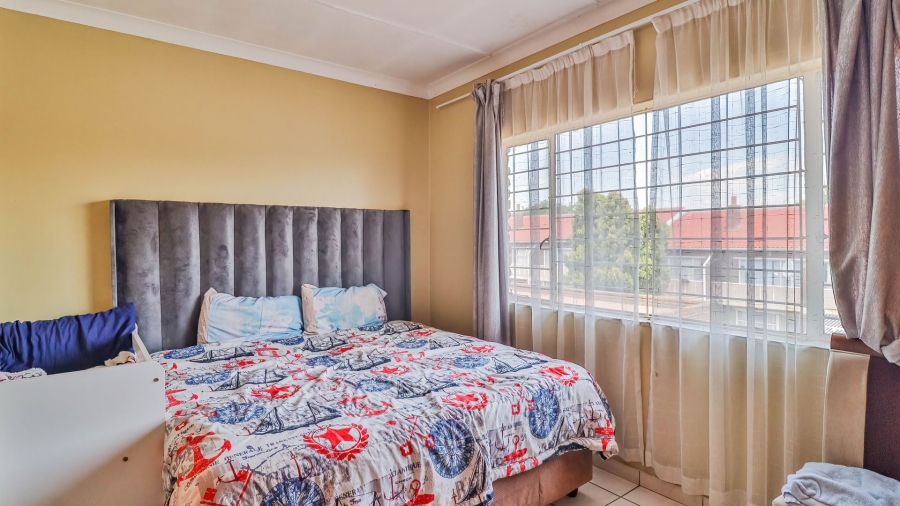 2 Bedroom Property for Sale in Fontainebleau Gauteng