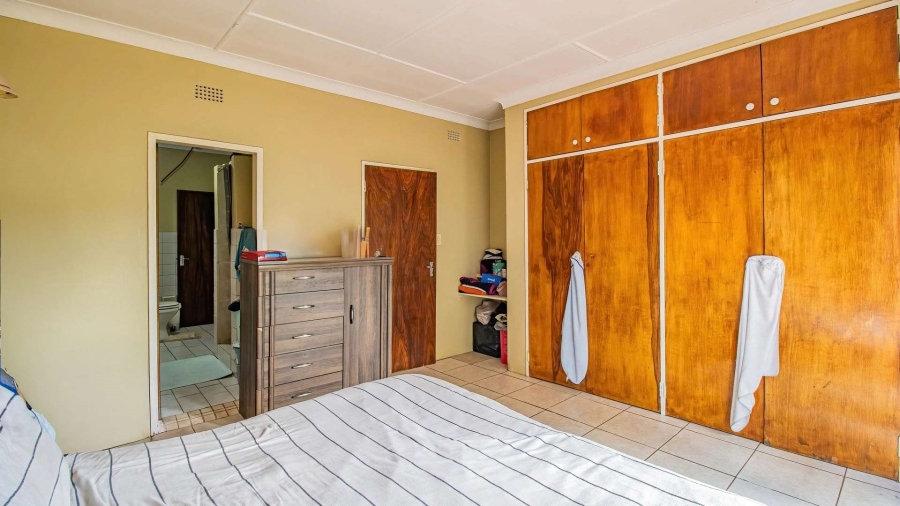 2 Bedroom Property for Sale in Fontainebleau Gauteng