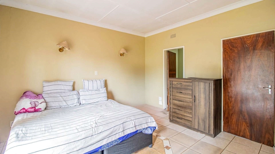 2 Bedroom Property for Sale in Fontainebleau Gauteng