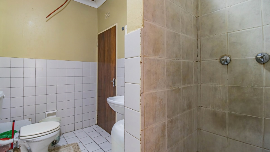 2 Bedroom Property for Sale in Fontainebleau Gauteng