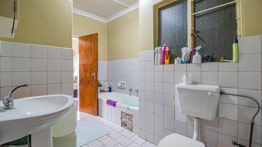 2 Bedroom Property for Sale in Fontainebleau Gauteng