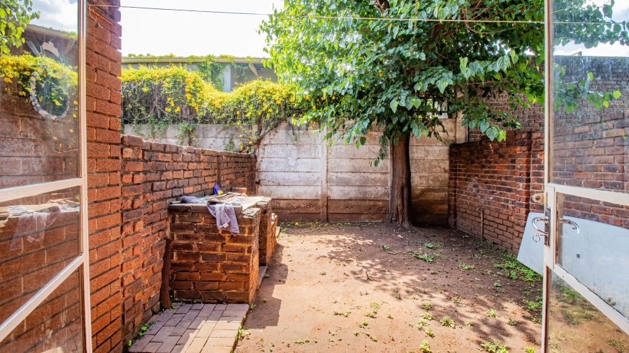 2 Bedroom Property for Sale in Fontainebleau Gauteng