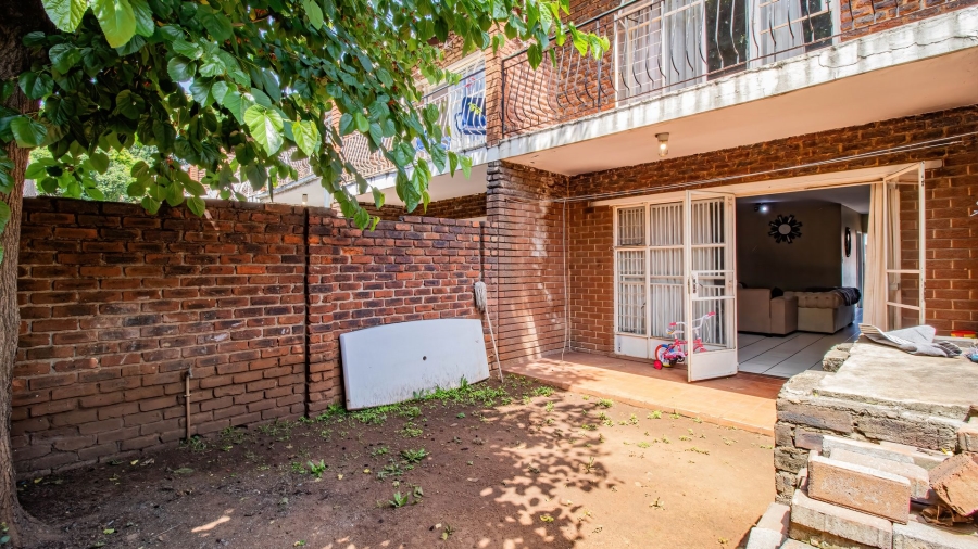 2 Bedroom Property for Sale in Fontainebleau Gauteng
