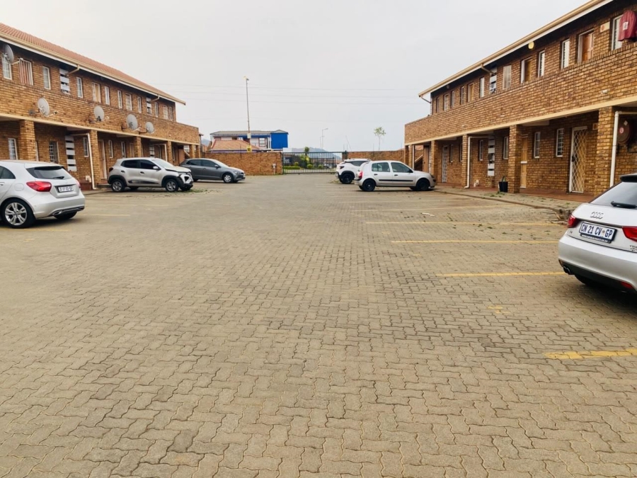 1 Bedroom Property for Sale in Lotus Gardens Gauteng