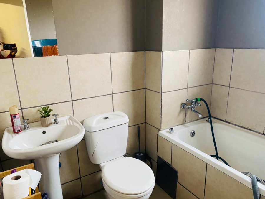 1 Bedroom Property for Sale in Lotus Gardens Gauteng