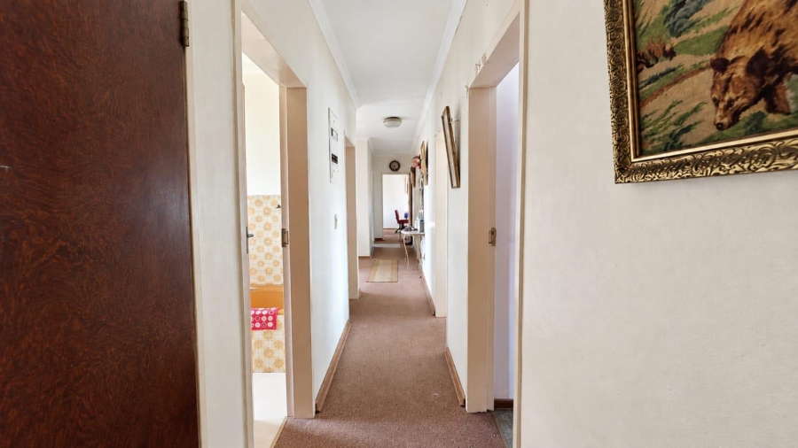 4 Bedroom Property for Sale in Verwoerdpark Gauteng