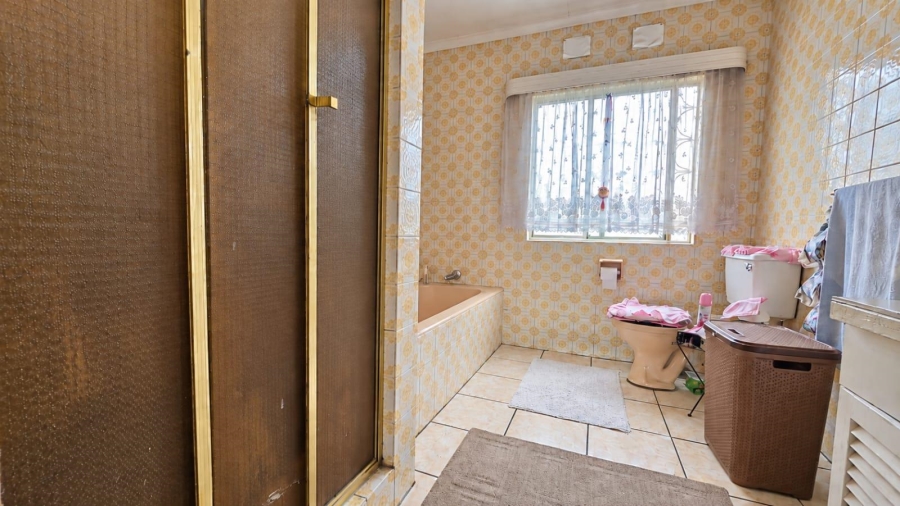 4 Bedroom Property for Sale in Verwoerdpark Gauteng